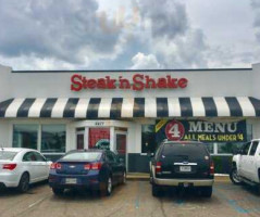 Steak & Shake outside