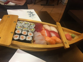 Bimi Sushi inside