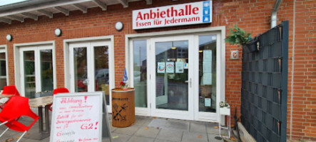 Anbiethalle inside