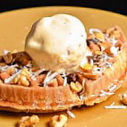 Que Waffles food