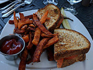 Blue Pointe Grille food