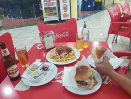 Hamburgueseria Atlantida food