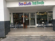 Sen Lek Thai Noodle inside