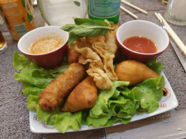 Le Thu Hong food