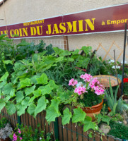 Le Coin du Jasmin outside