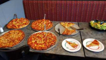 Round Table Pizza food