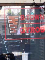 B Town Gyros food