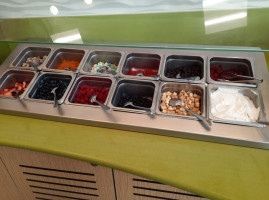 Menchie's Frozen Yogurt food