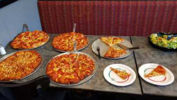 Round Table Pizza food