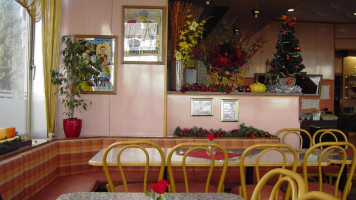 Eiscafe Pizzeria Rimini inside