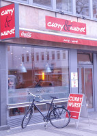 Curry & Wurst outside