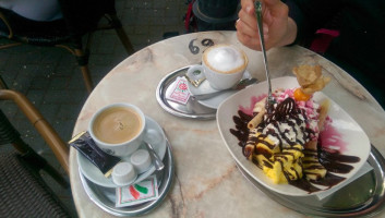 Eiscafe La Veneziana food