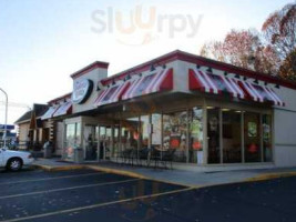 Honey Dew Donuts outside