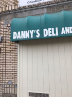 Dannys Deli food