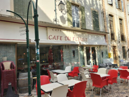 Cafe du Fleuve inside