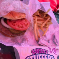 Suzi's Hamburgers food