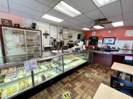 Elmwood Pastry Shop Inc. inside