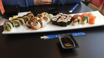 Sushi Bar Nakayoshi food