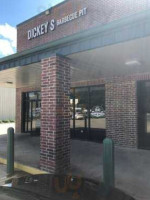 Dickey's Barbecue Pit outside