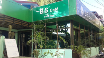 Bs Cafe' outside