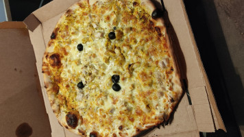 La Pizz' food