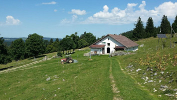 Métairie D'aarberg outside