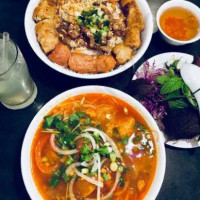 Saigons Flavor food
