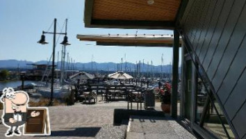 Surfside Fish'n Chips outside