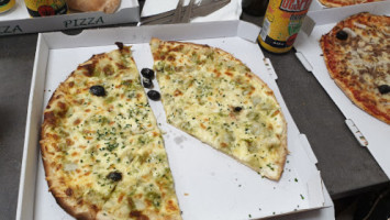 La Pizzeria Du Rocher food