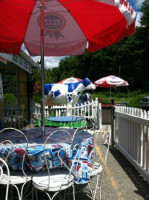 Alvin Rondeau's Dairy outside