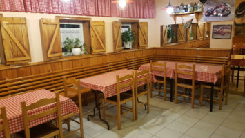 Pizzeria Borsalino inside