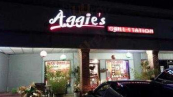 Aggie's Hot Subs outside
