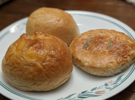 Chiu Quon Bakery food