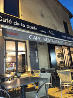 Cafe de la Poste inside