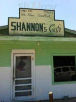 Shannon's Cafe outside