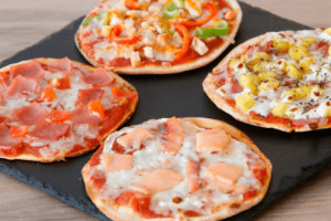 Cien Pizzitas food