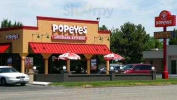 Popeyes Louisiana Kitchen outside