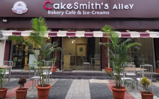 Cakesmith's Alley outside