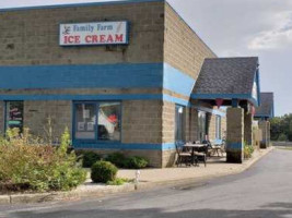 Family Farm Ice Cream outside