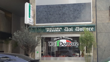 Dal Dottore outside