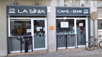 La Sinia Cafe outside