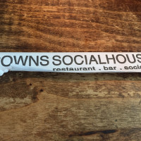 Browns Social House food