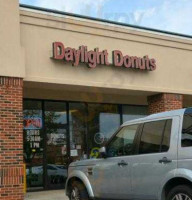 Daylight Donuts outside