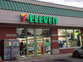 7-eleven outside