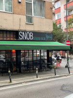 Snob Street Food Moda outside