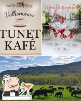 Tunet Kafé food