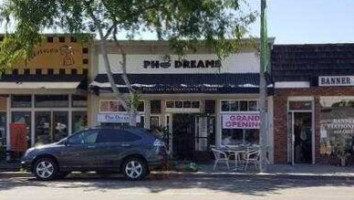 Pho Dreams outside