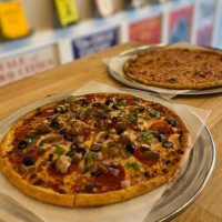 1st Avenue Pizza, Books Treats food