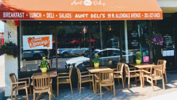 Aunt Deli's Cafe, Deli, Eats inside