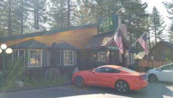 Lake Tahoe Pizza Company outside